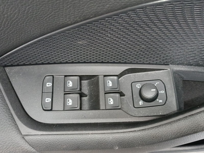 Recambio de mando elevalunas delantero izquierdo para skoda octavia iv (nx3, nn3, pv3) 2.0 tdi referencia OEM IAM   