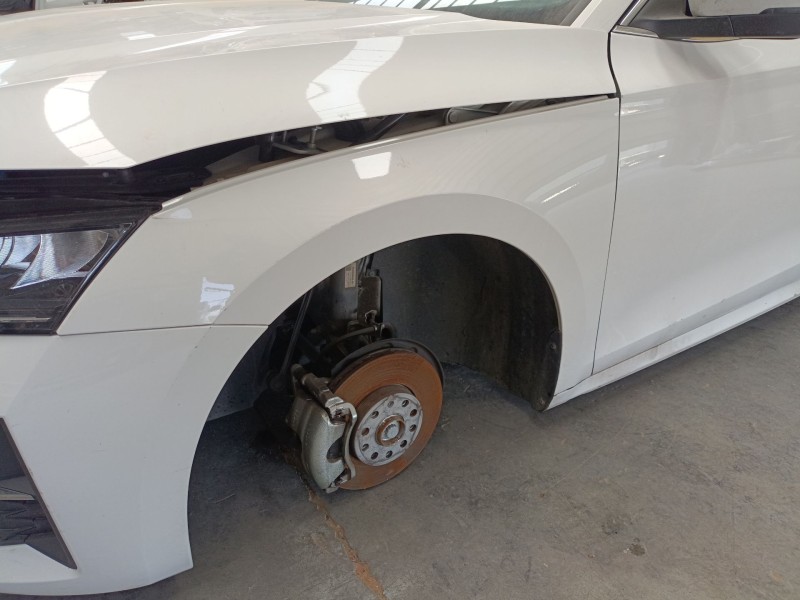 Recambio de aleta delantera izquierda para skoda octavia iv (nx3, nn3, pv3) 2.0 tdi referencia OEM IAM   