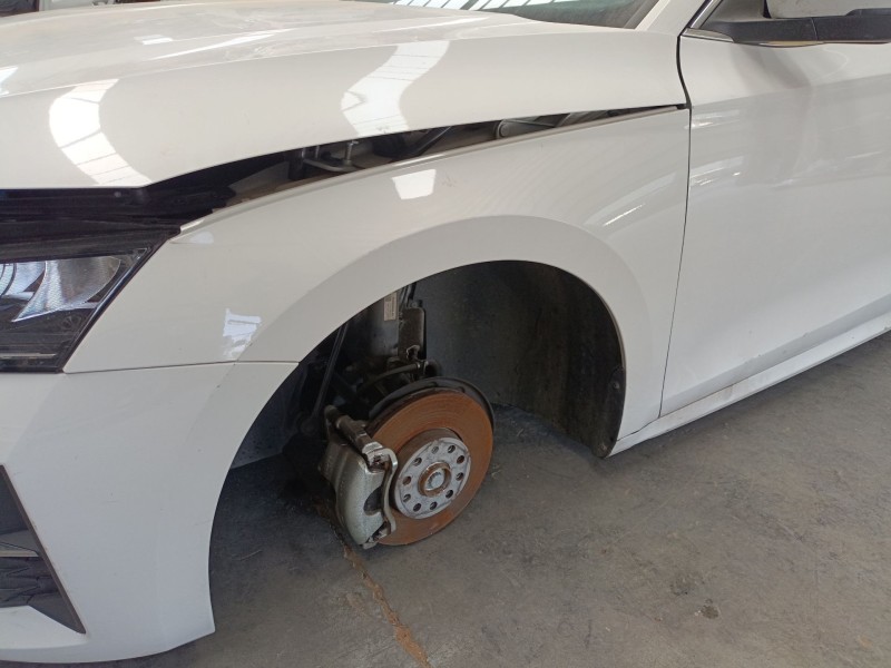 Recambio de aleta delantera izquierda para skoda octavia iv (nx3, nn3, pv3) 2.0 tdi referencia OEM IAM   