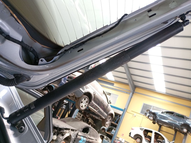 Recambio de amortiguador trasero derecho porton para audi q3 sportback (f3n) 45 tfsi e referencia OEM IAM 83F827851E  