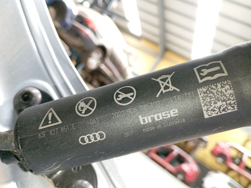 Recambio de amortiguador trasero derecho porton para audi q3 sportback (f3n) 45 tfsi e referencia OEM IAM 83F827851E  