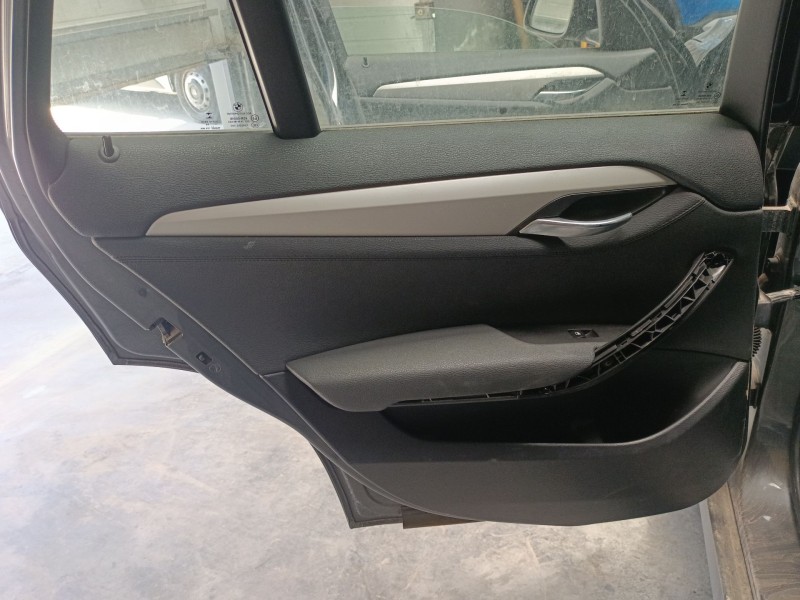 Recambio de guarnecido puerta trasera izquierda para bmw x1 (e84) sdrive 18 d referencia OEM IAM   