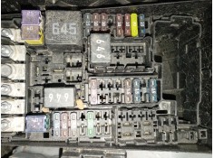 CAJA RELES / FUSIBLES 