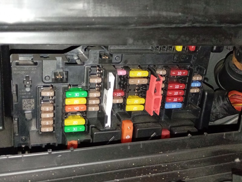 Recambio de caja reles / fusibles para bmw x1 (f48) sdrive 18 d referencia OEM IAM   