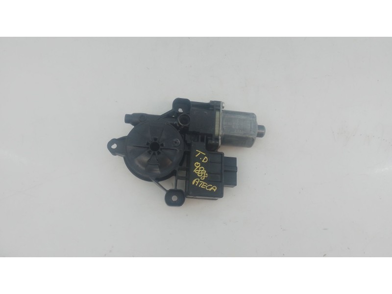 Recambio de motor elevalunas trasero derecho para seat ateca (kh7) style referencia OEM IAM   