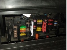 CAJA RELES / FUSIBLES 
