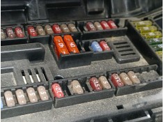 CAJA RELES / FUSIBLES 