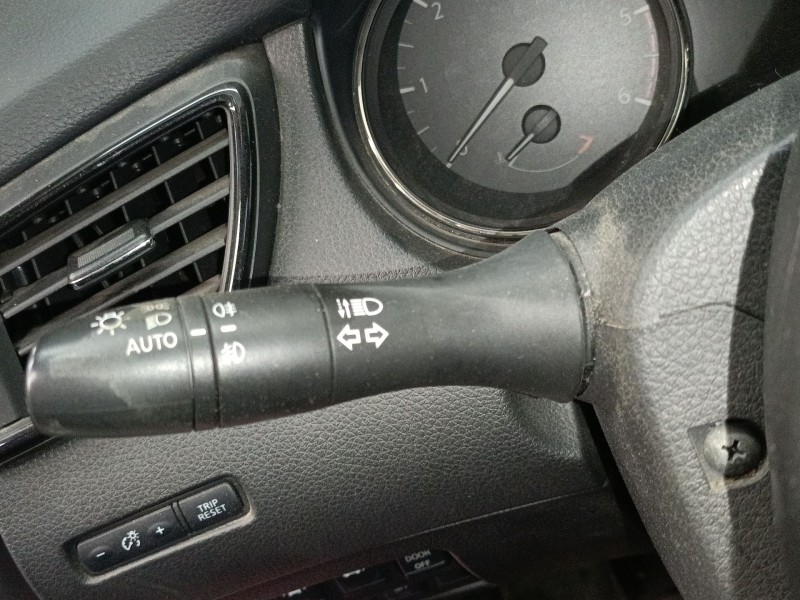 Recambio de mando intermitentes para nissan x-trail iii (t32_, t32r, t32rr) 1.6 dci (t32) referencia OEM IAM   