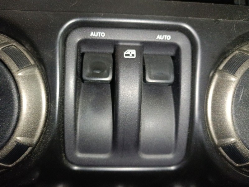Recambio de mando elevalunas delantero izquierdo para jeep wrangler iii (jk) 2.8 crd referencia OEM IAM   