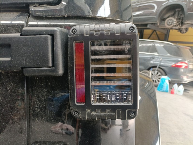 Recambio de piloto trasero derecho para jeep wrangler iii (jk) 2.8 crd referencia OEM IAM   
