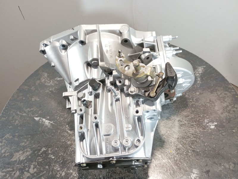 Recambio de caja cambios para peugeot 407 st confort referencia OEM IAM 20MB02  