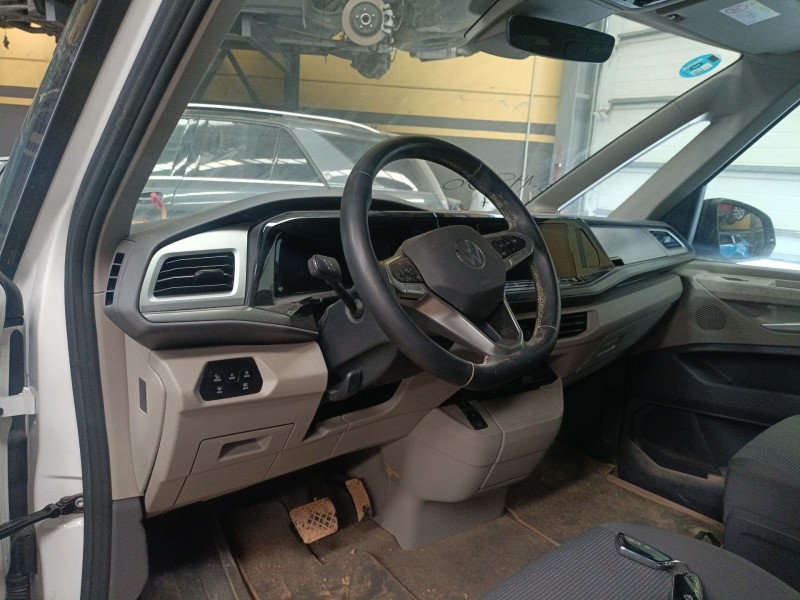volkswagen multivan t7 (stm, stn) del año 2023