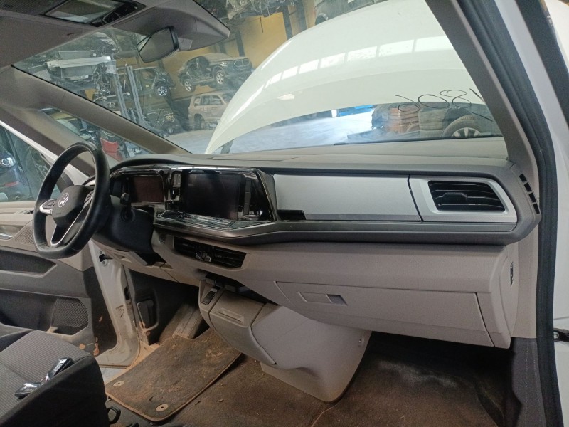 volkswagen multivan t7 (stm, stn) del año 2023