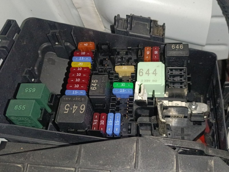 Recambio de caja reles / fusibles para volkswagen multivan t7 (stm, stn) 1.4 e-hybrid referencia OEM IAM   