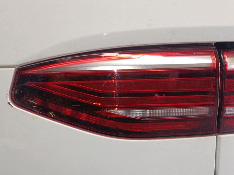 Recambio de piloto trasero derecho porton para volkswagen multivan t7 (stm, stn) 1.4 e-hybrid referencia OEM IAM   