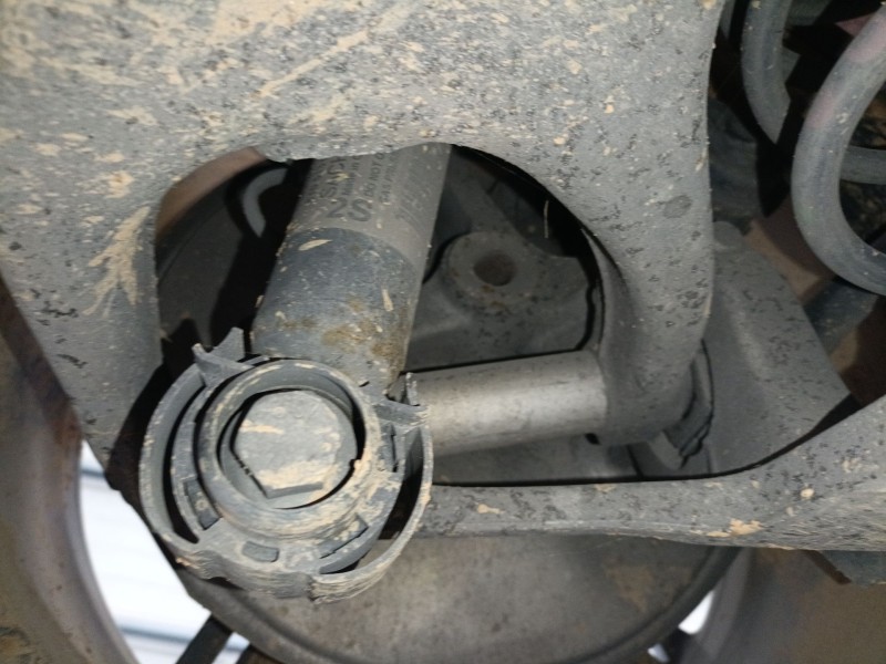 Recambio de mangueta trasera izquierda para audi a5 (8t3) 2.0 tdi referencia OEM IAM   