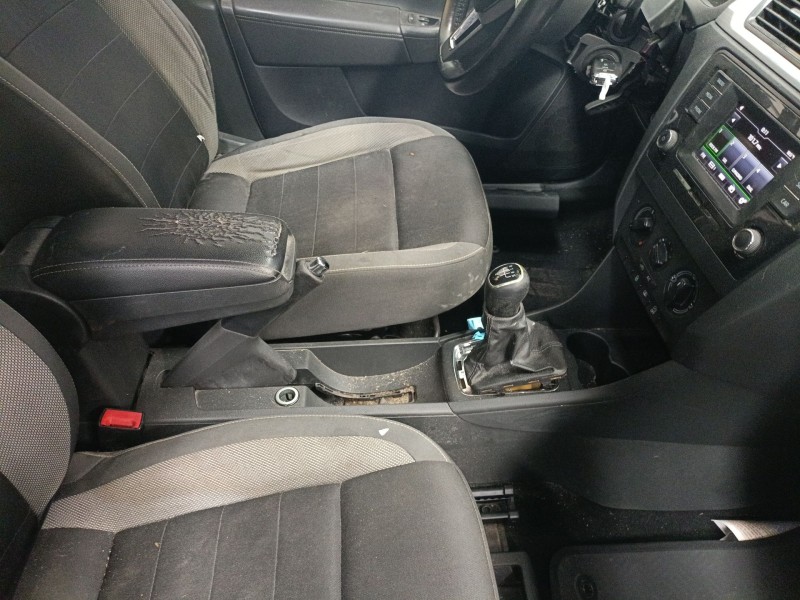 Recambio de consola central para skoda rapid (nh3, nk3, nk6) 1.6 tdi referencia OEM IAM   
