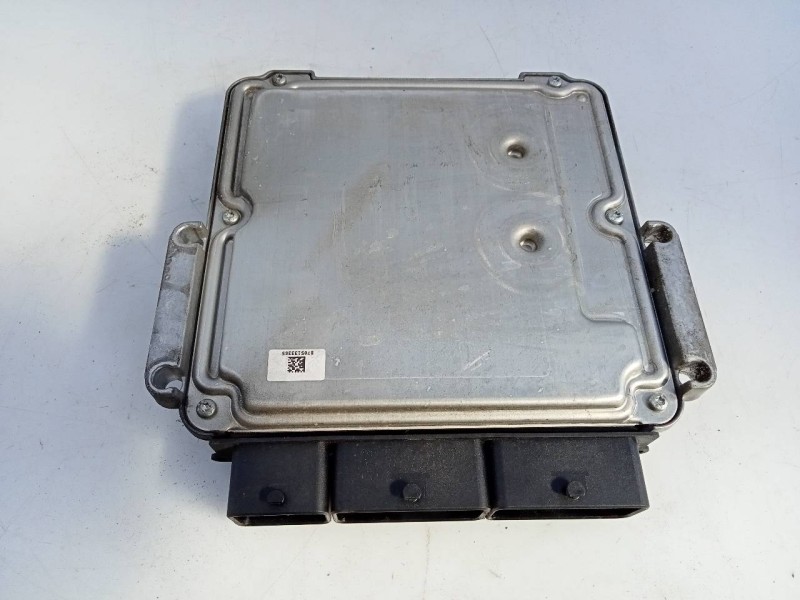 Recambio de centralita motor uce para renault clio iv dynamique referencia OEM IAM 237102747R 0281019148 