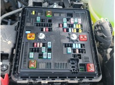 CAJA RELES / FUSIBLES 