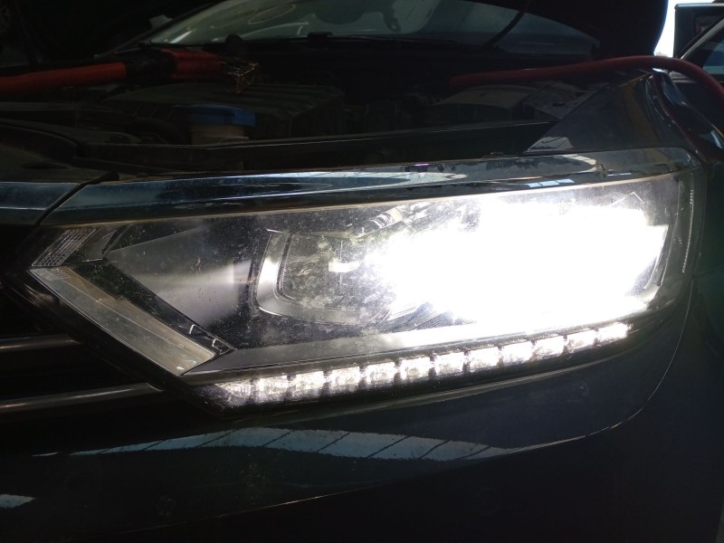 Recambio de faro izquierdo xenon para volkswagen passat b8 (3g2, cb2) 2.0 tdi referencia OEM IAM 3G1941035L  