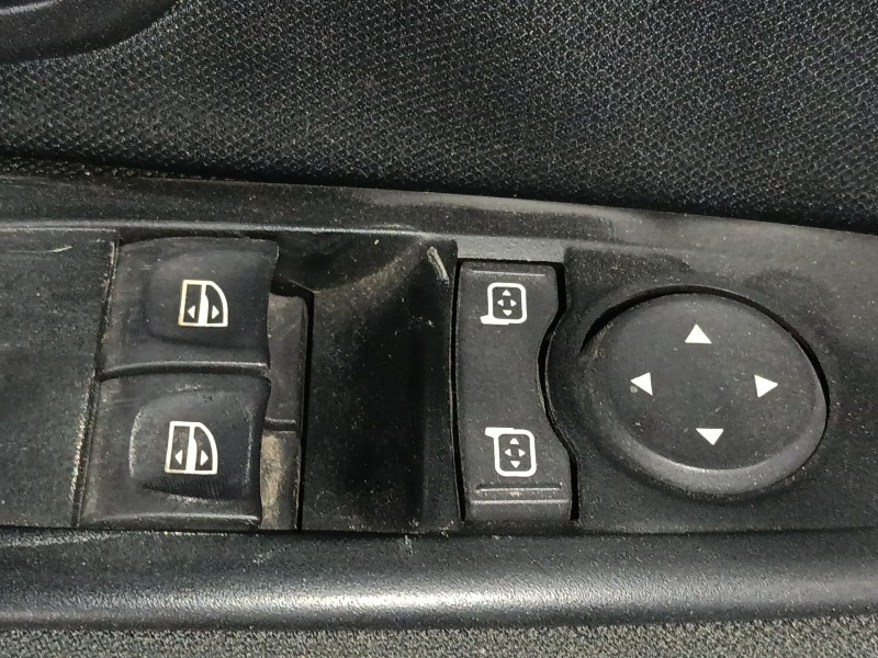 Recambio de mando elevalunas delantero izquierdo para renault megane iii hatchback (bz0/1_, b3_) 1.2 tce (bz2b, bz11) referencia