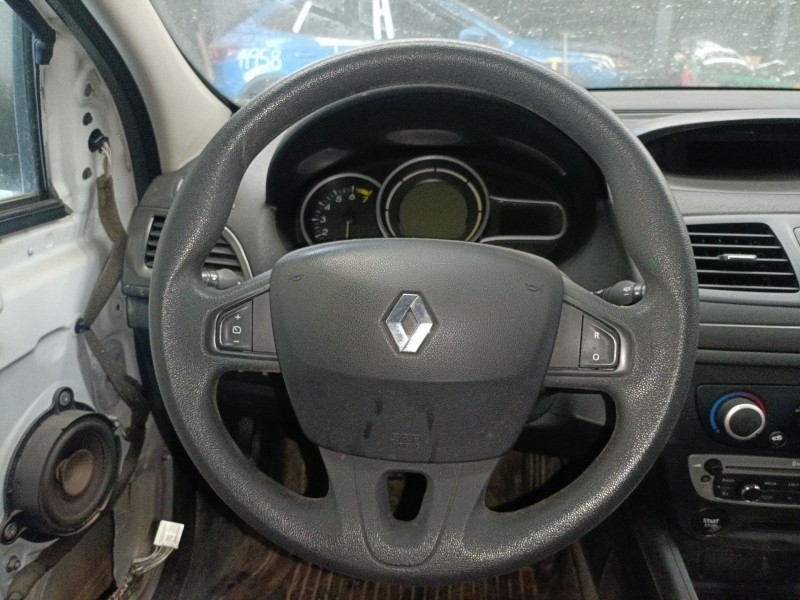 Recambio de volante para renault megane iii hatchback (bz0/1_, b3_) 1.2 tce (bz2b, bz11) referencia OEM IAM   