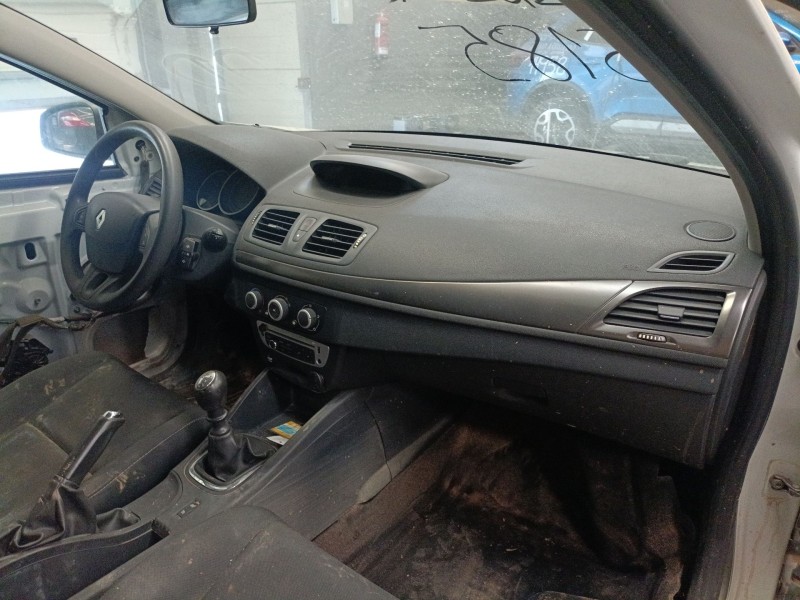 Recambio de salpicadero para renault megane iii hatchback (bz0/1_, b3_) 1.2 tce (bz2b, bz11) referencia OEM IAM   