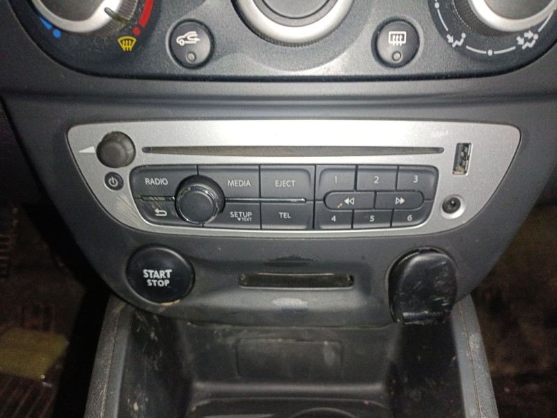 Recambio de sistema audio / radio cd para renault megane iii hatchback (bz0/1_, b3_) 1.2 tce (bz2b, bz11) referencia OEM IAM   