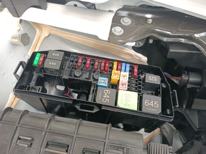 Recambio de caja reles / fusibles para seat ibiza v (kj1, kjg) 1.0 mpi referencia OEM IAM   