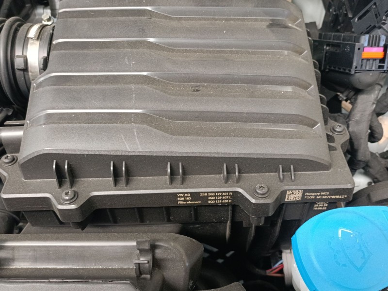 Recambio de filtro aire para seat ibiza v (kj1, kjg) 1.0 mpi referencia OEM IAM 2Q0129607L  