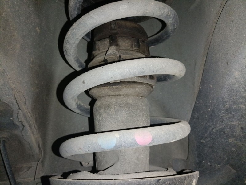 Recambio de amortiguador delantero izquierdo para renault trafic iii autobús (jg_) 2.0 dci 150 (jgmu) referencia OEM IAM   
