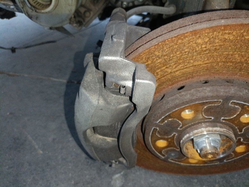 Recambio de pinza freno delantera izquierda para renault trafic iii autobús (jg_) 2.0 dci 150 (jgmu) referencia OEM IAM   