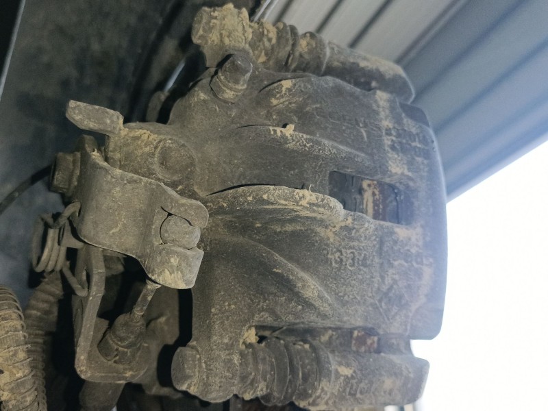 Recambio de pinza freno trasera derecha para renault trafic iii autobús (jg_) 2.0 dci 150 (jgmu) referencia OEM IAM   