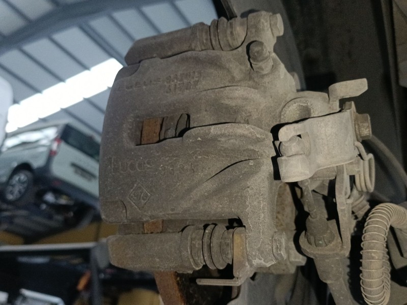 Recambio de pinza freno trasera izquierda para renault trafic iii autobús (jg_) 2.0 dci 150 (jgmu) referencia OEM IAM   