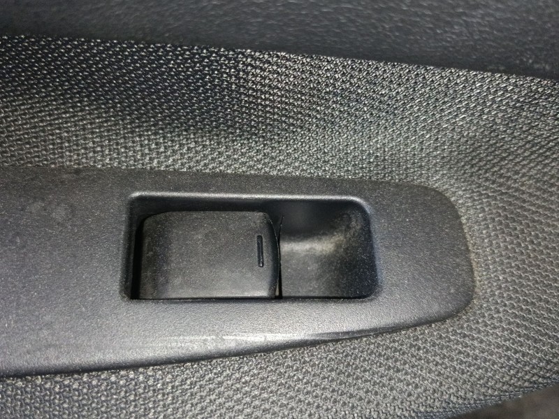 Recambio de mando elevalunas trasero izquierdo para nissan qashqai i (j10, nj10) 1.5 dci referencia OEM IAM   
