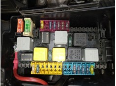 CAJA RELES / FUSIBLES 