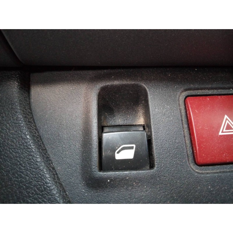 Recambio de mando elevalunas delantero izquierdo para citroen berlingo station wagon feel referencia OEM IAM   