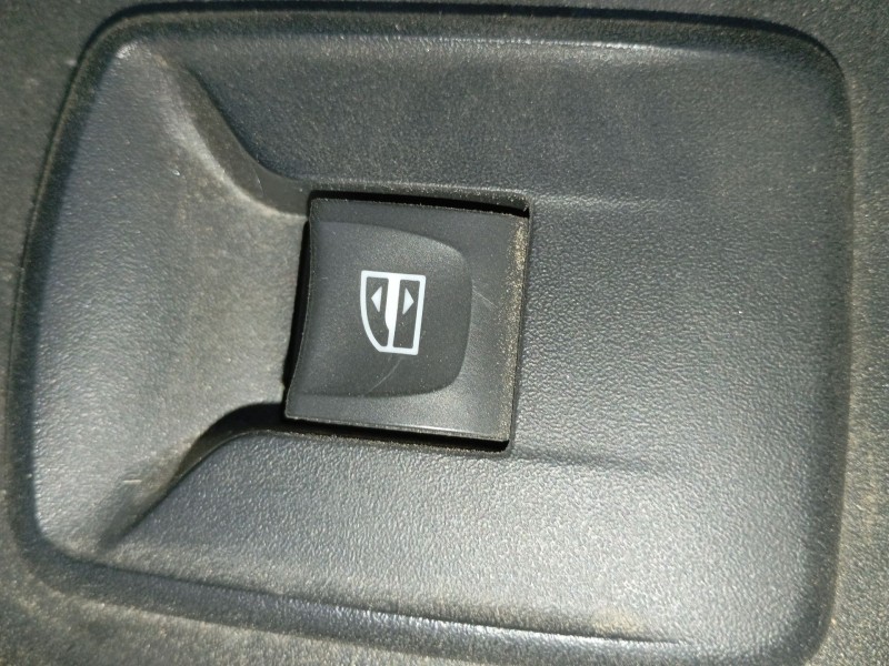 Recambio de mando elevalunas delantero derecho para renault trafic iii furgoneta (fg_) 1.6 dci 120 (fgmb) referencia OEM IAM   