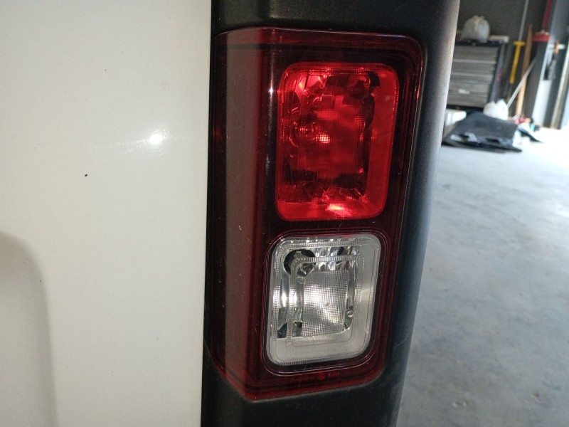 Recambio de piloto trasero derecho de paragolpes para renault trafic iii furgoneta (fg_) 1.6 dci 120 (fgmb) referencia OEM IAM  