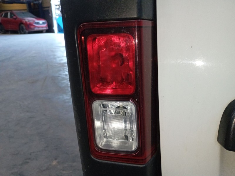 Recambio de piloto trasero izquierdo paragolpes para renault trafic iii furgoneta (fg_) 1.6 dci 120 (fgmb) referencia OEM IAM   
