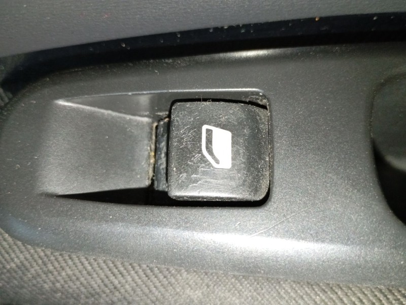 Recambio de mando elevalunas trasero derecho para peugeot 5008 (0u_, 0e_) 1.6 hdi referencia OEM IAM   