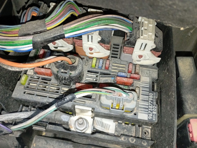Recambio de caja reles / fusibles para peugeot 5008 (0u_, 0e_) 1.6 hdi referencia OEM IAM 9675877980  
