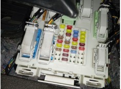 CAJA RELES / FUSIBLES 