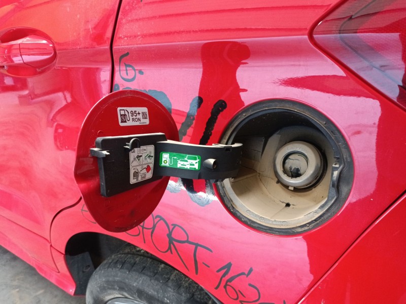 Recambio de tapa exterior combustible para ford ecosport 1.0 ecoboost referencia OEM IAM   
