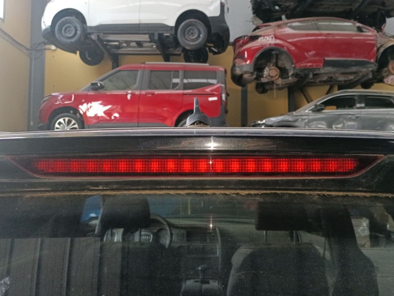 Recambio de luz central de freno para audi q7 (4lb) 3.0 tdi quattro referencia OEM IAM   