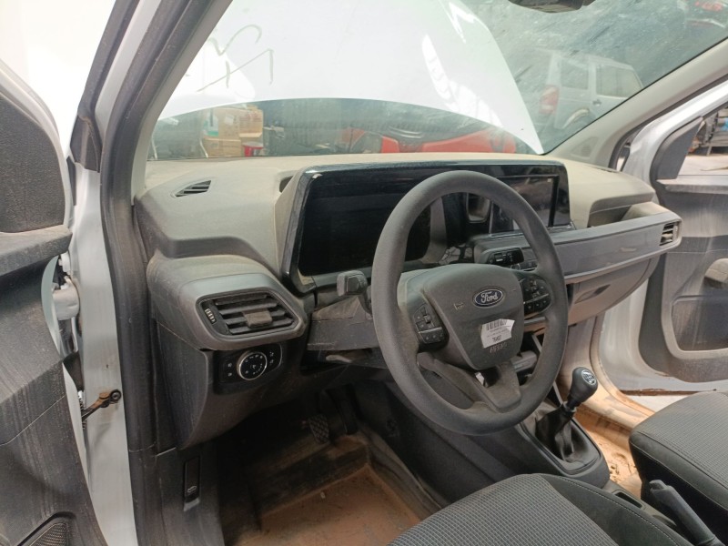 ford transit courier del año 2024