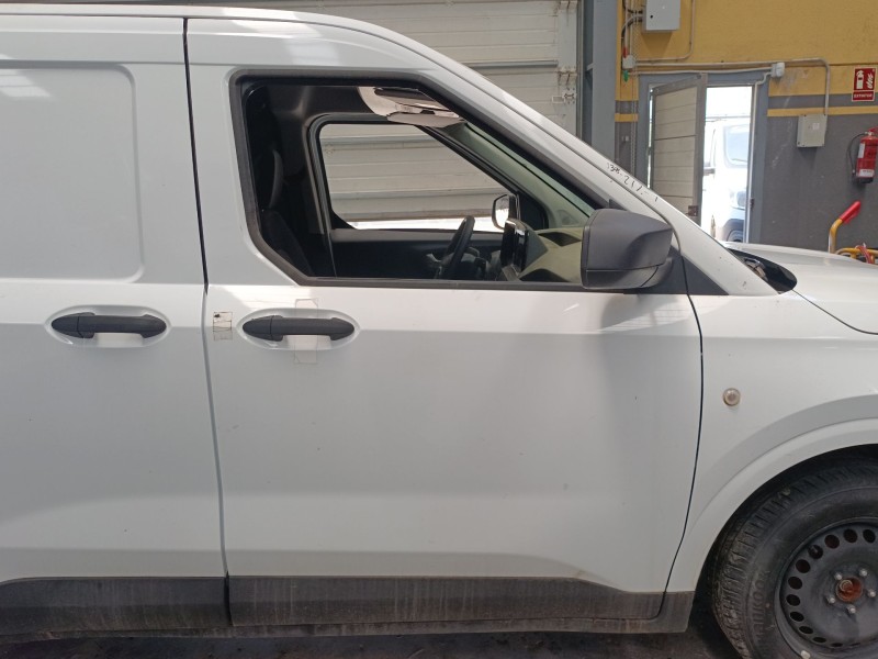 Recambio de puerta delantera derecha para ford transit courier referencia OEM IAM   