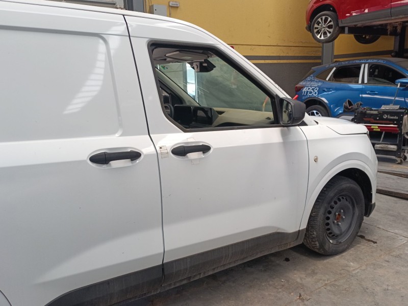 Recambio de puerta delantera derecha para ford transit courier referencia OEM IAM   