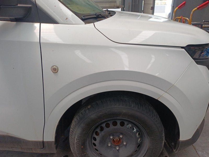 Recambio de aleta delantera derecha para ford transit courier referencia OEM IAM   