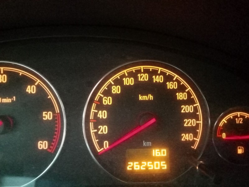 opel signum hatchback (z03) del año 2003